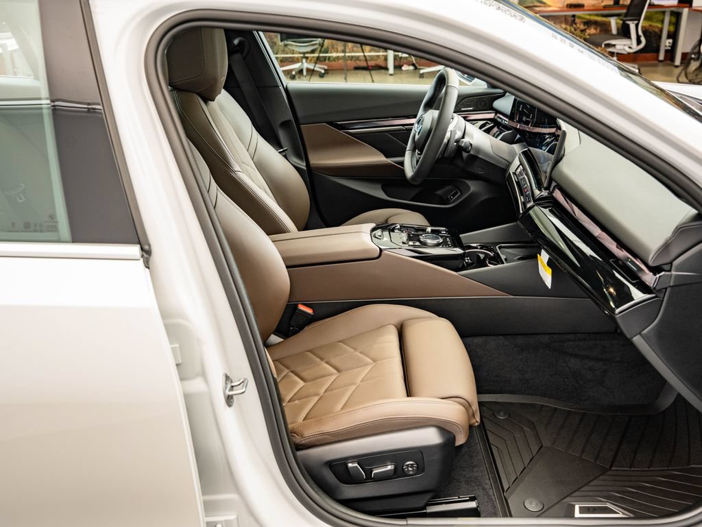 New 2027 BMW 530i xDrive w/ Premium Package AWD/4WD image 24