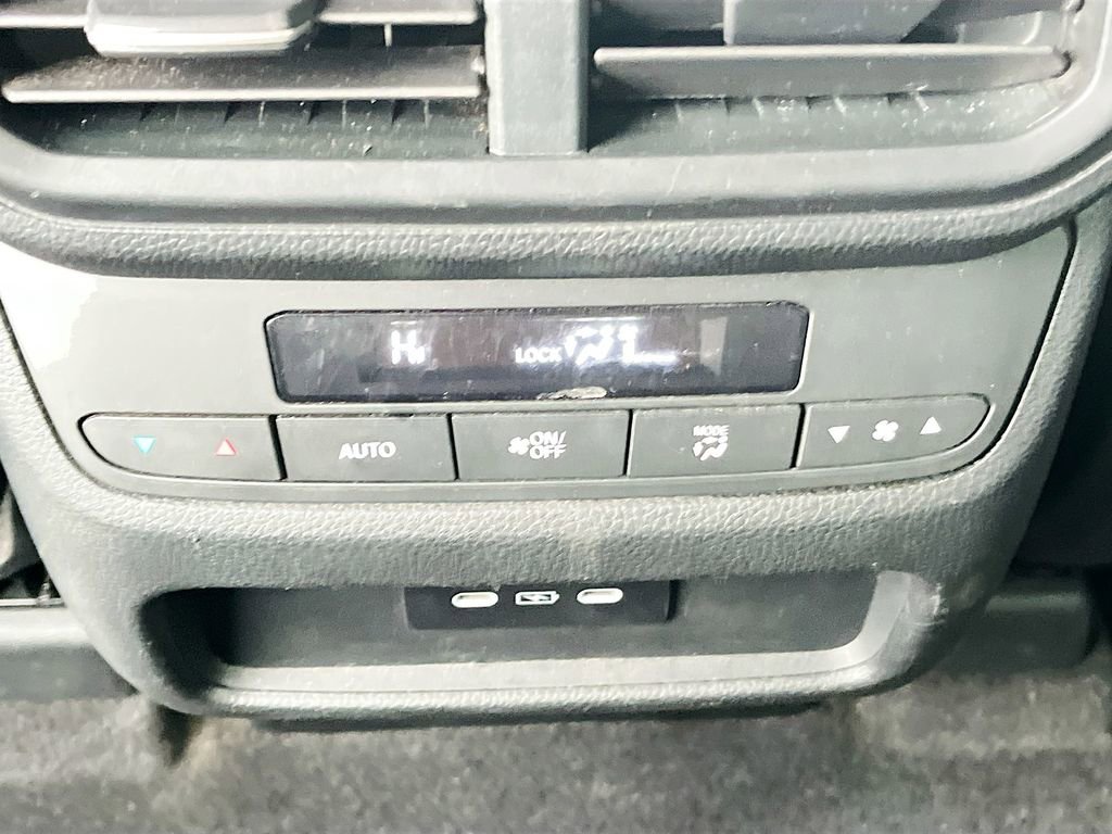 Used 2024 Honda Pilot Touring image 25