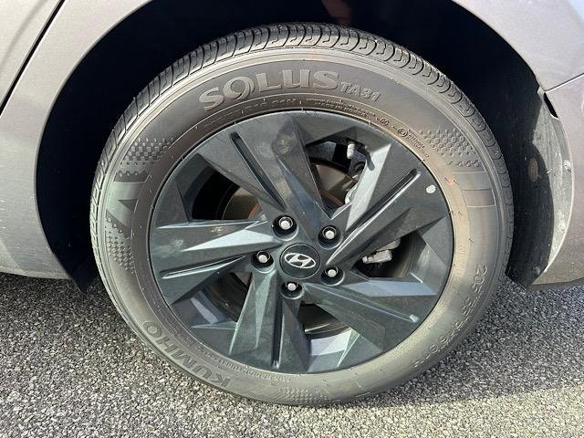 Used 2023 Hyundai Elantra SEL w/ Cargo Package image 29
