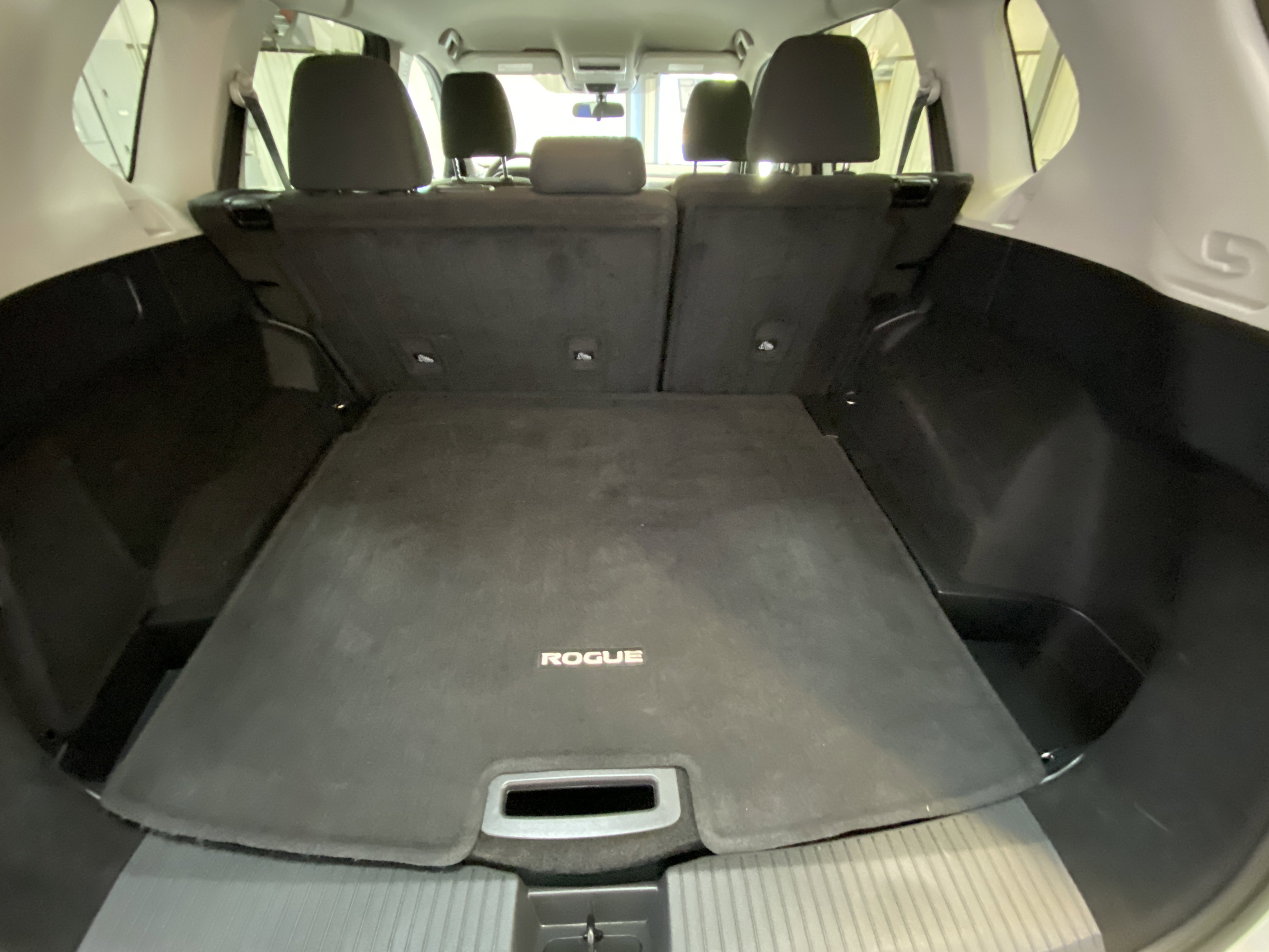 Used 2024 Nissan Rogue S image 29