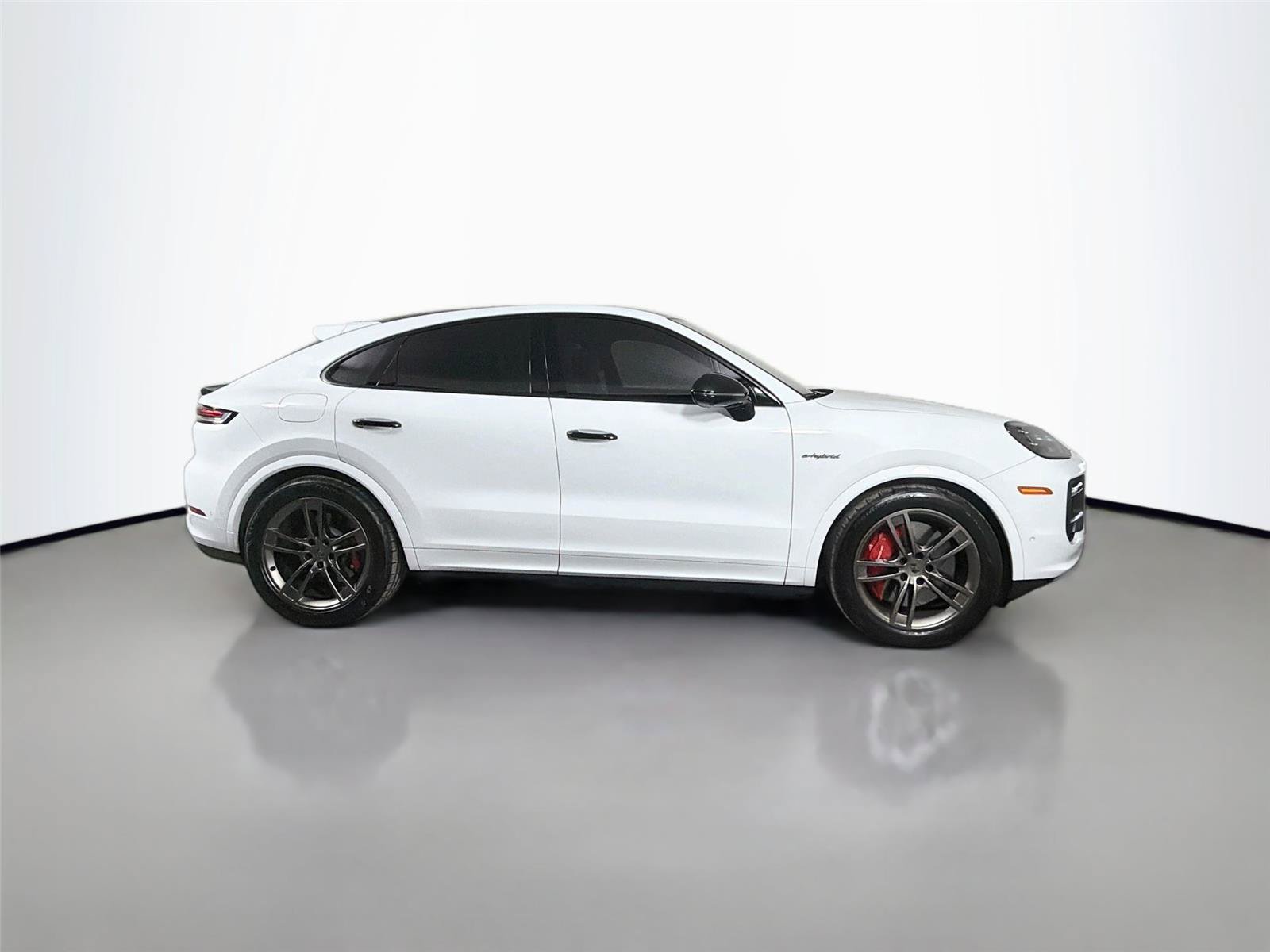 Certified 2025 Porsche Cayenne Turbo AWD/4WD image 8