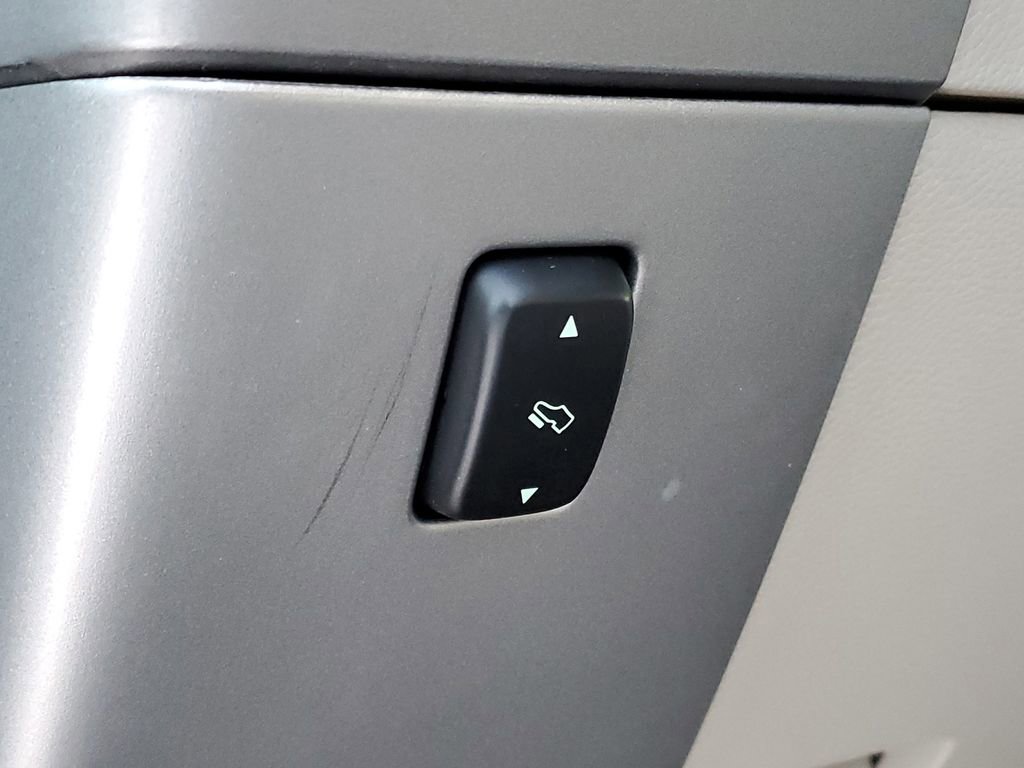 Used 2013 Ford Expedition Limited image 12