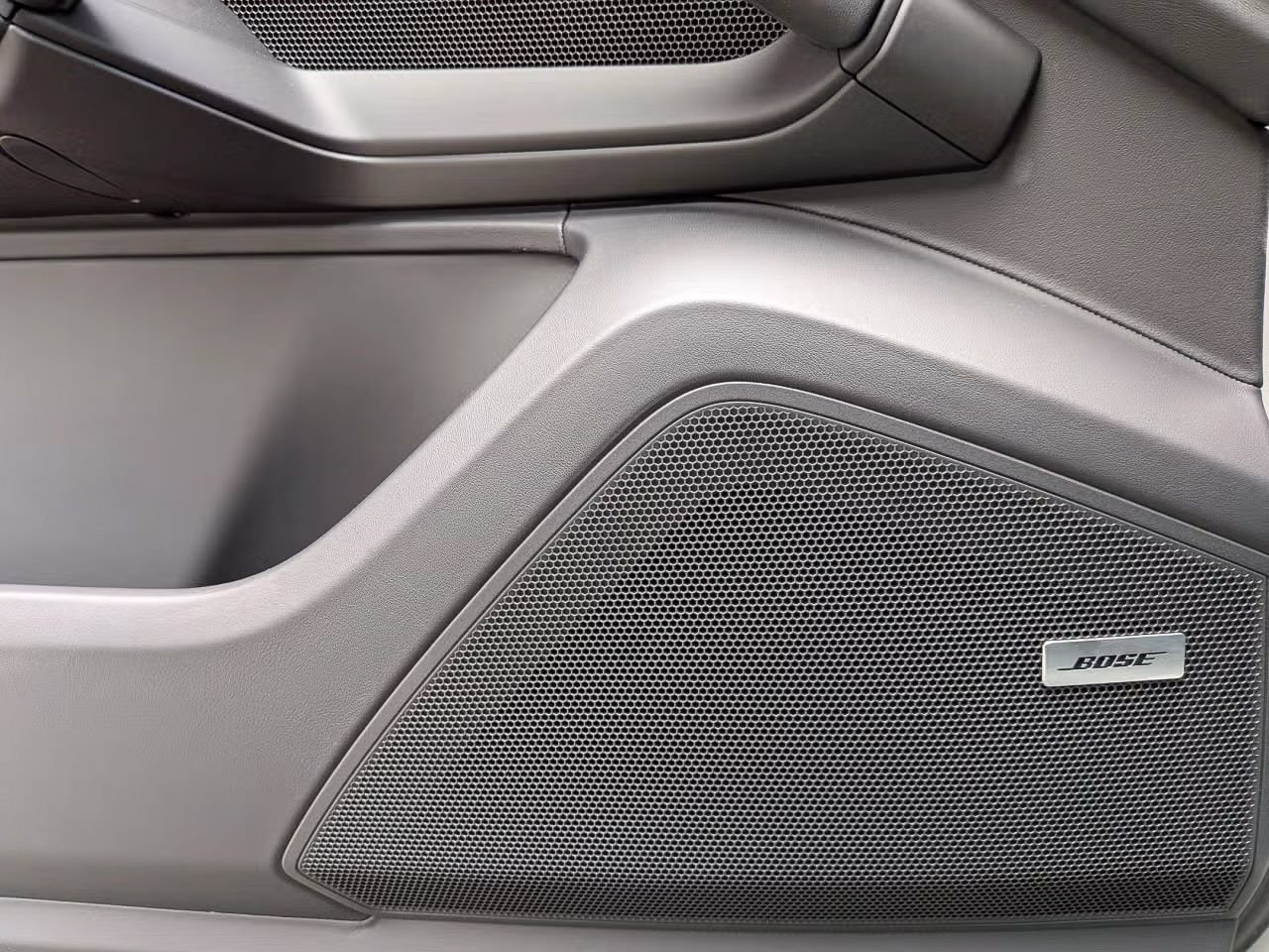 Certified 2025 Porsche Cayenne S AWD/4WD image 15