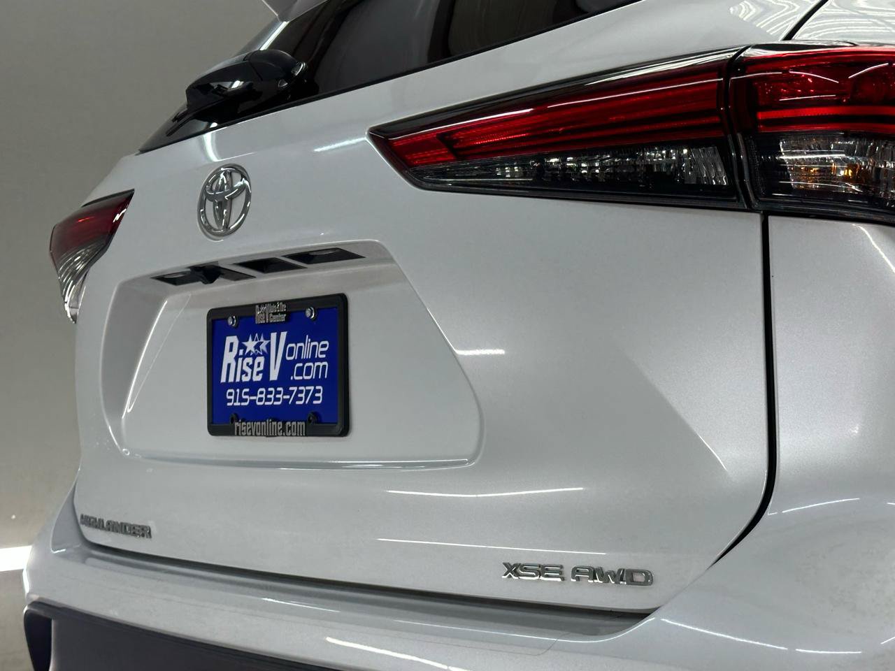 Used 2023 Toyota Highlander XSE AWD/4WD image 8