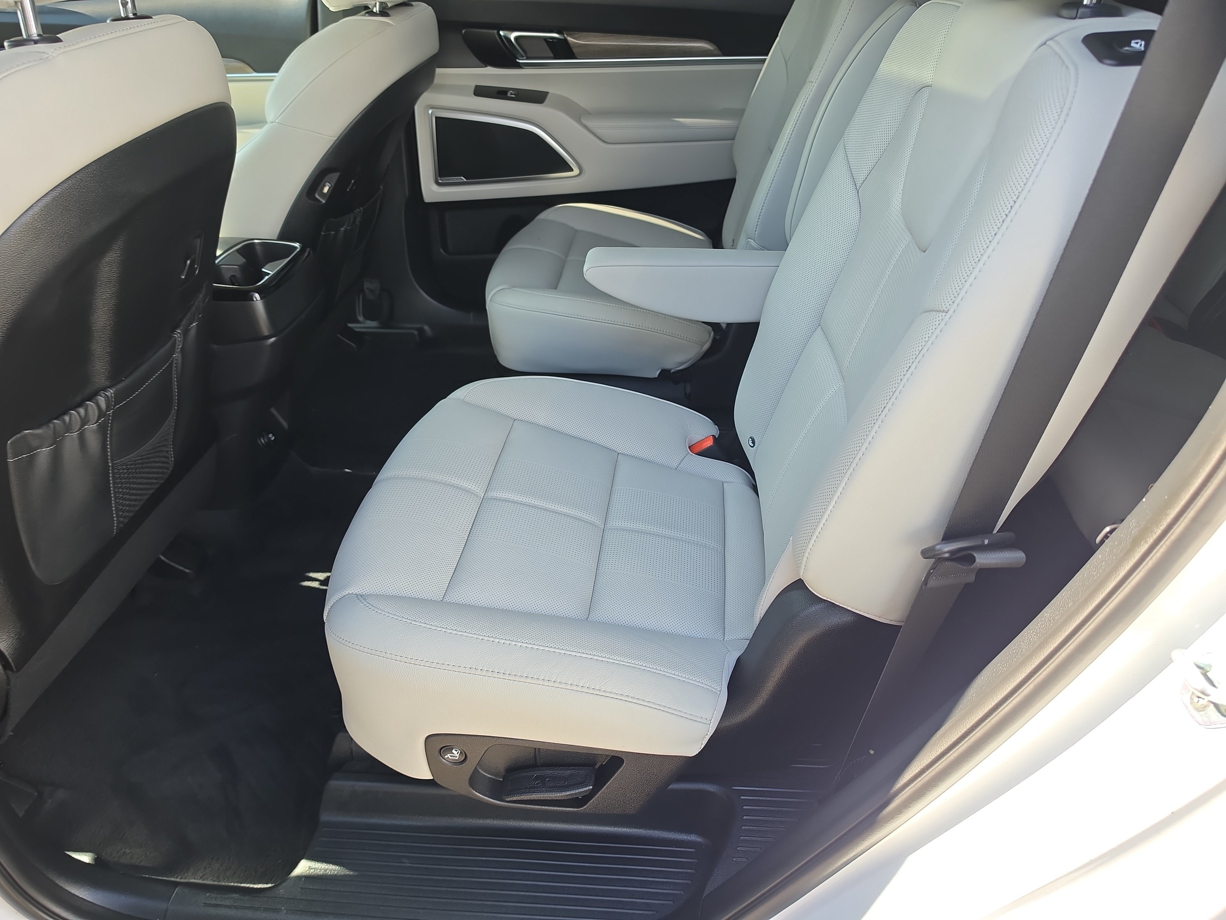 Certified 2021 Kia Telluride EX w/ EX Premium Package FWD image 17