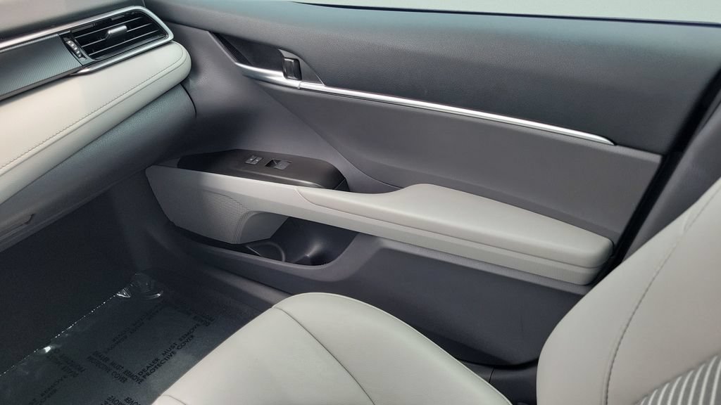 Used 2024 Toyota Camry SE w/ Convenience Package FWD image 13