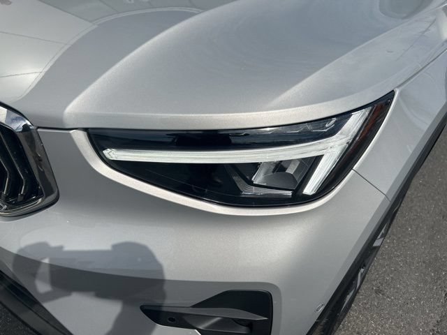 Certified 2025 Volvo XC40 B5 Plus AWD/4WD image 8