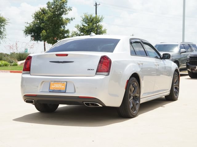 Certified 2022 Chrysler 300 Touring L RWD image 9