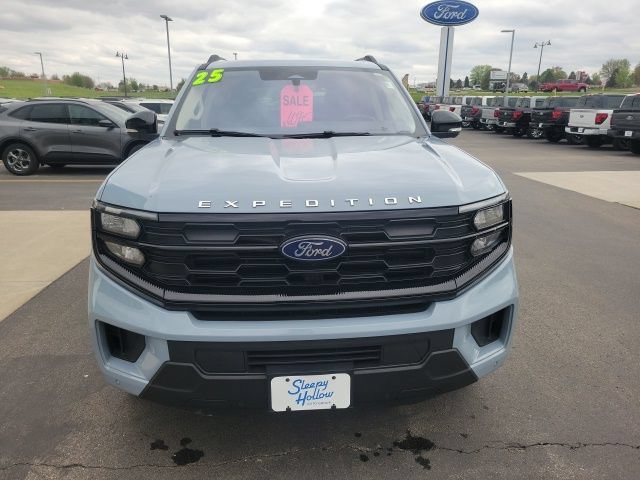 Used 2025 Ford Expedition Active AWD/4WD image 8