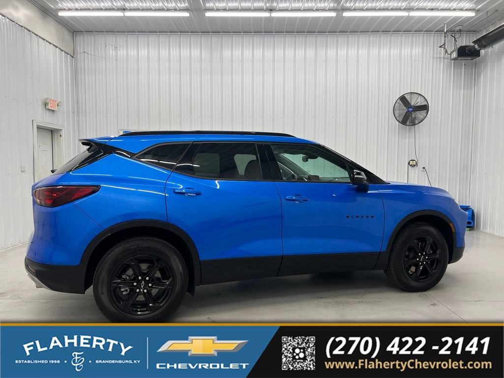 Used 2025 Chevrolet Blazer LT w/ Midnight/Sport Edition FWD image 2