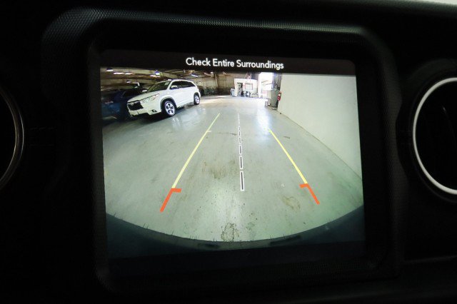 Used 2019 Jeep Wrangler Unlimited Sahara AWD/4WD image 17