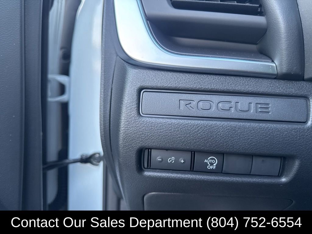 Used 2025 Nissan Rogue S image 16