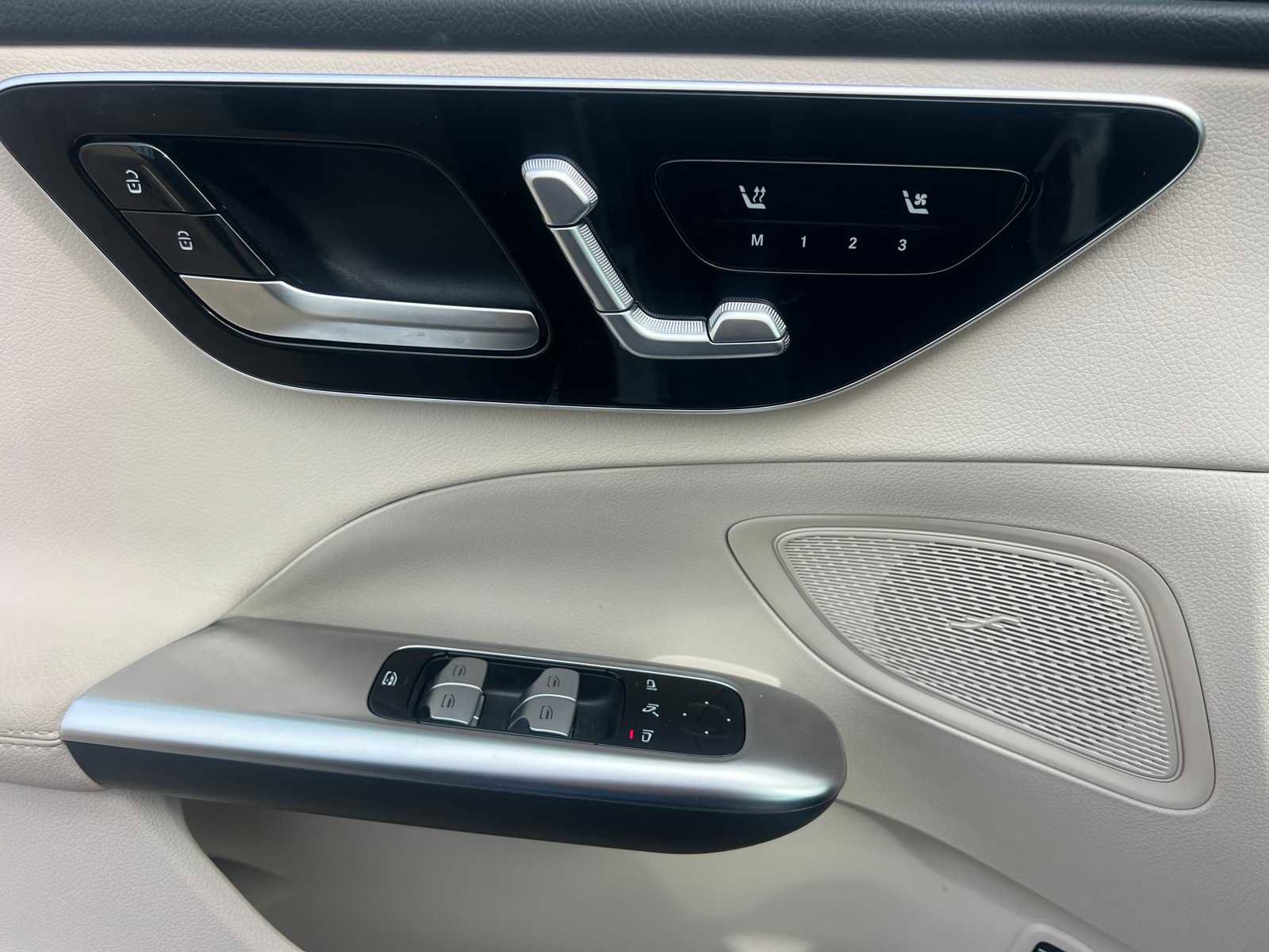 Used 2025 Mercedes-Benz C 300 Sedan image 21