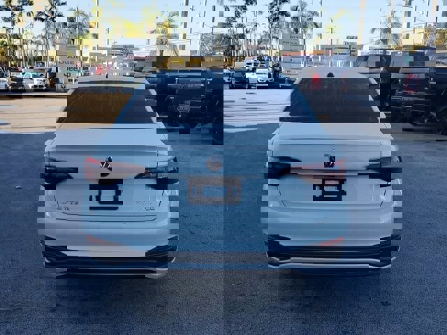 Used 2023 Volkswagen Jetta SE w/ Panoramic Sunroof Package image 6