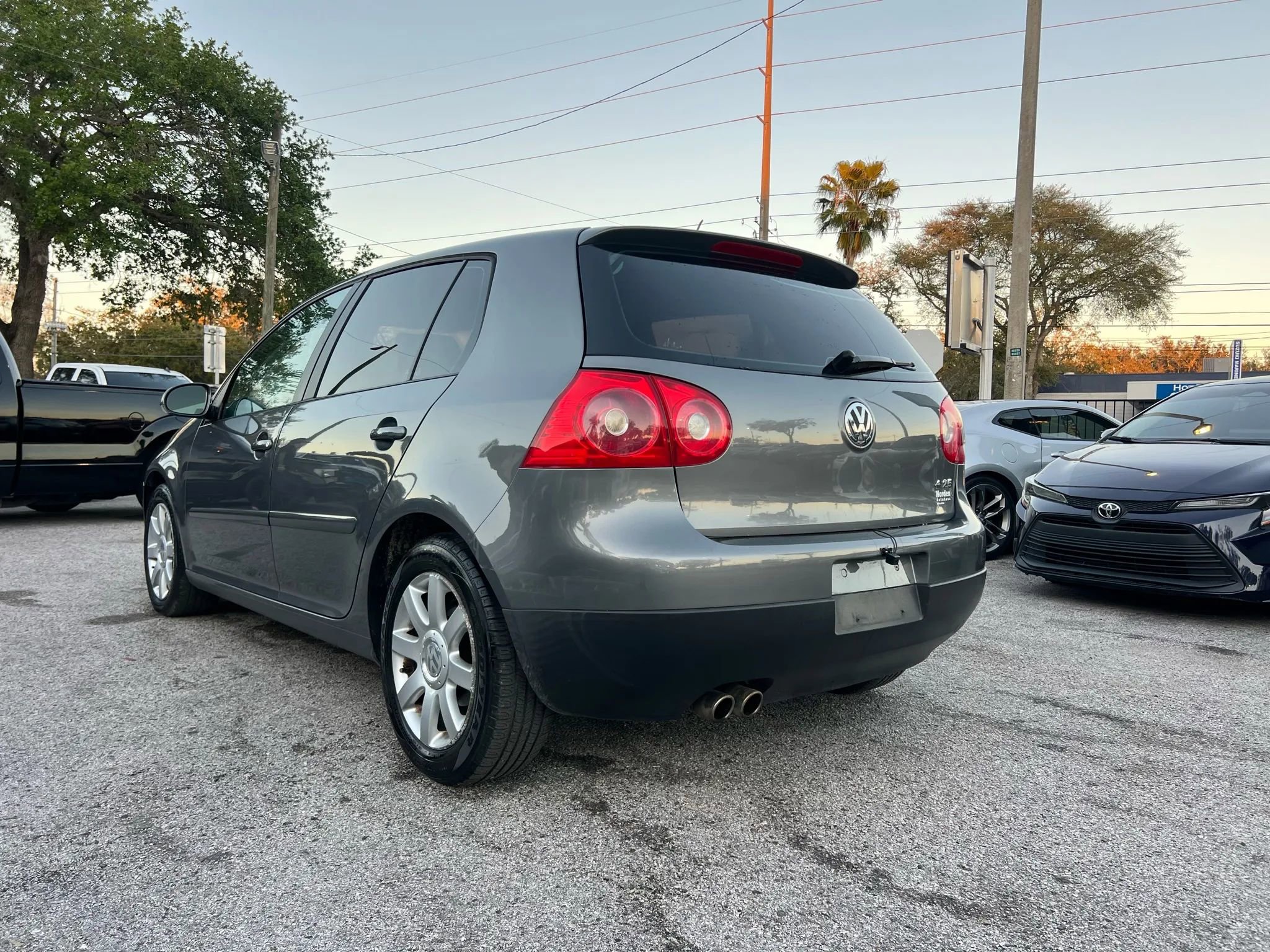 Used 2008 Volkswagen Rabbit 4-Door image 5