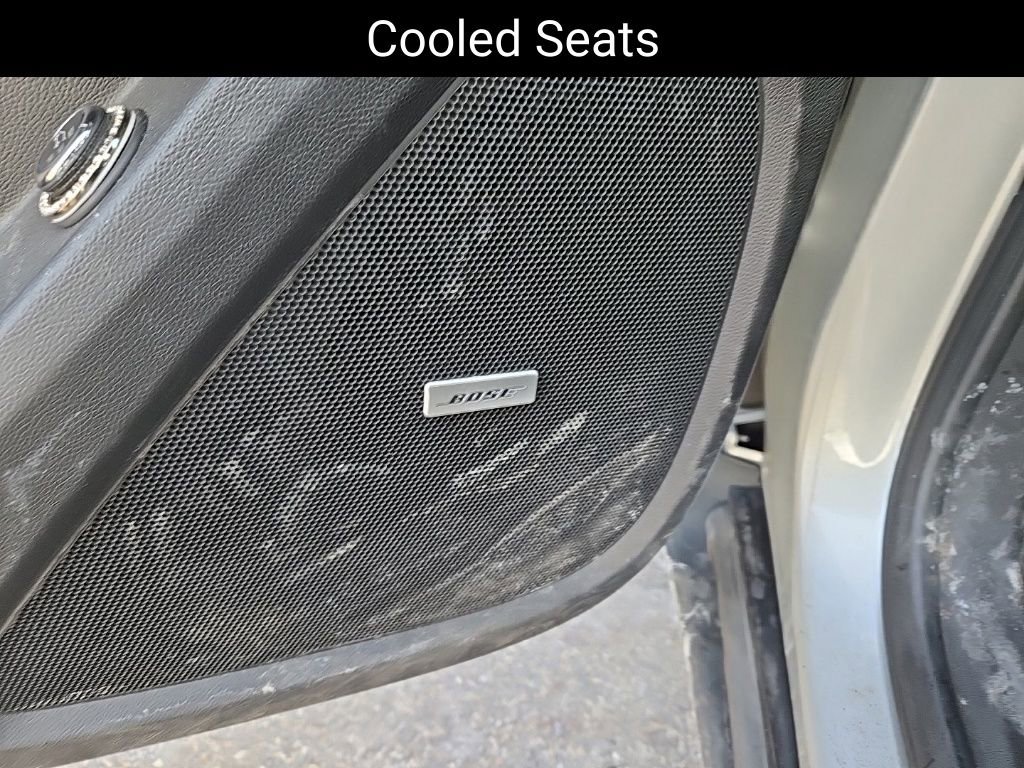 Used 2022 Chevrolet Traverse Premier w/ Redline Edition image 12