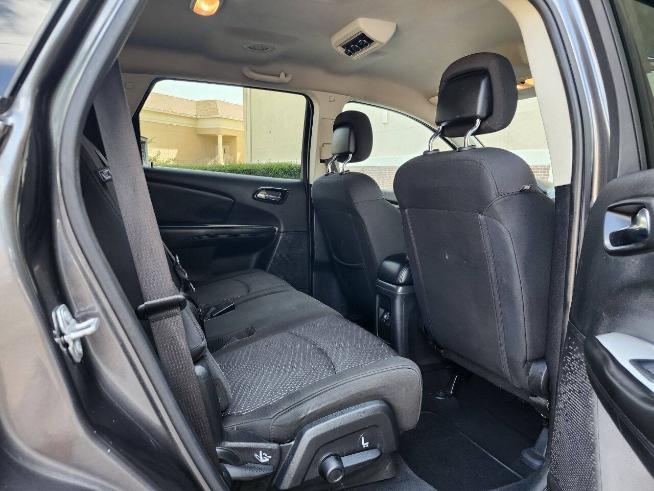 Used 2019 Dodge Journey SE w/ Connectivity Group FWD image 7