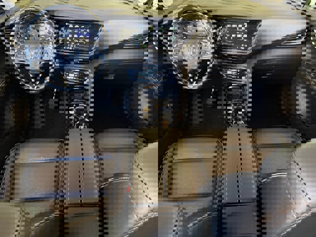 Used 2023 Buick Envision Essence image 8