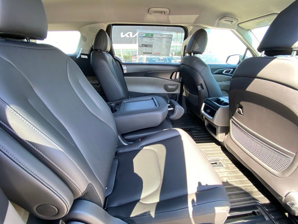 New 2026 Kia Carnival image 24