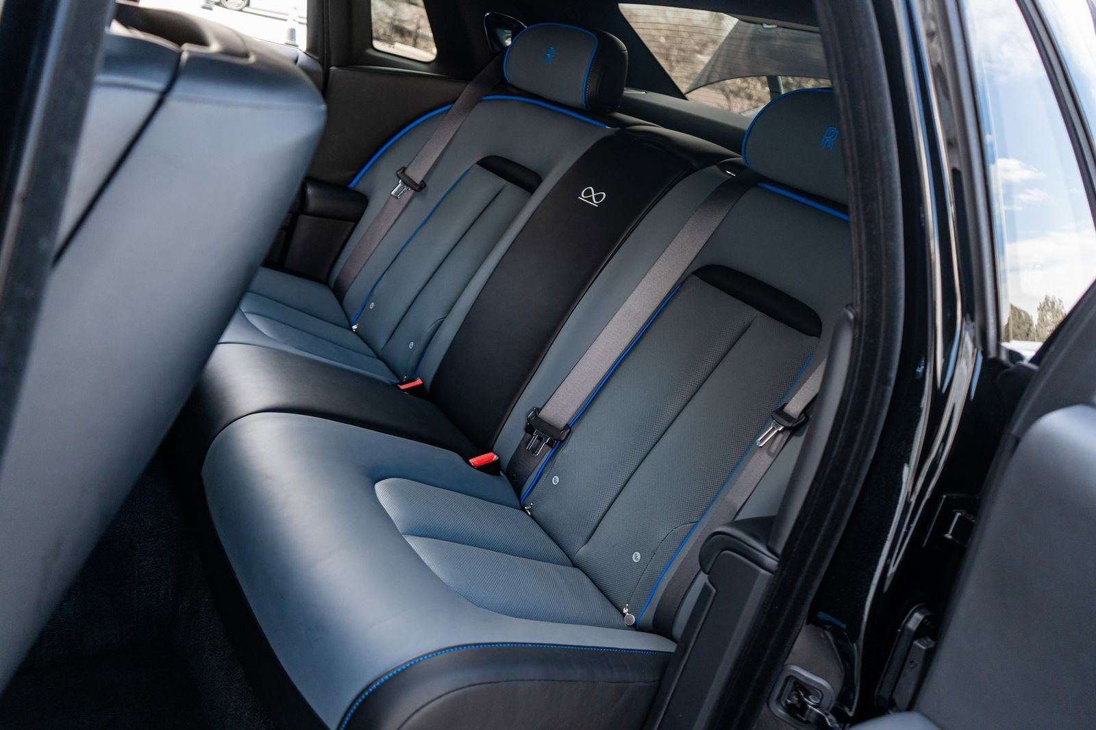 Used 2025 Rolls-Royce Ghost Black Badge image 38