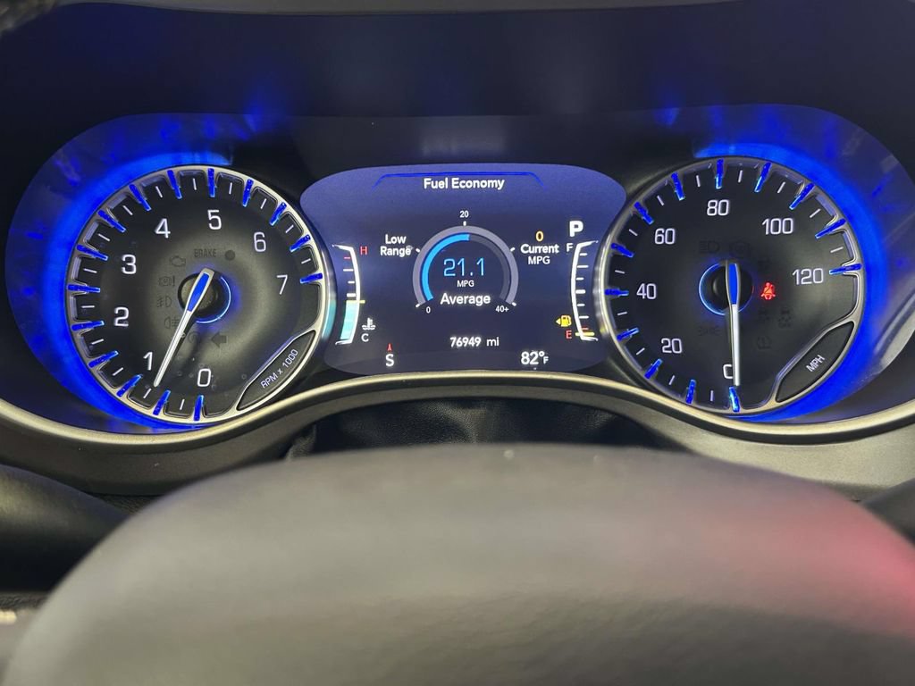 Used 2024 Chrysler Pacifica Touring-L FWD image 26