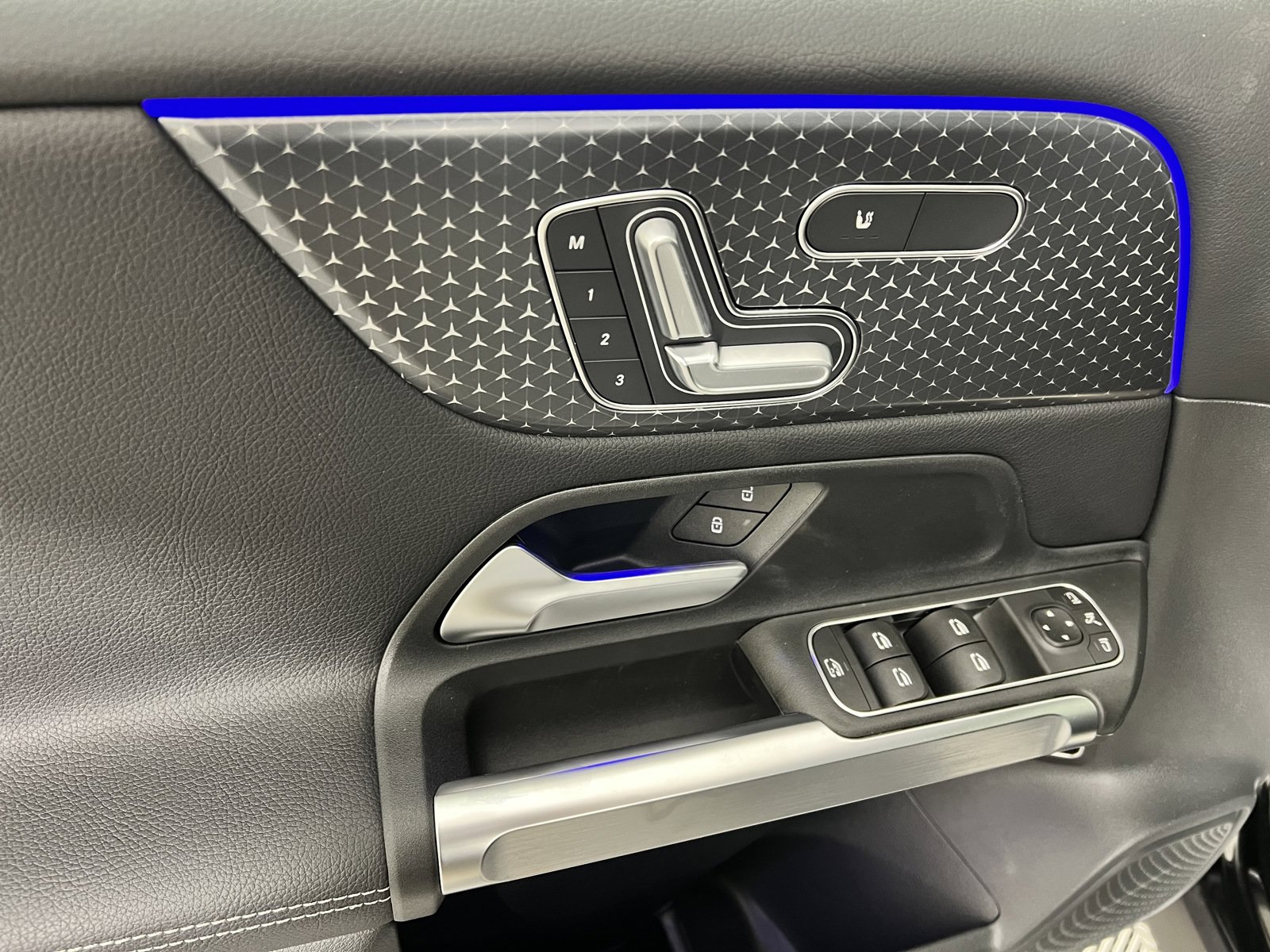 Used 2025 Mercedes-Benz GLB 250 image 19