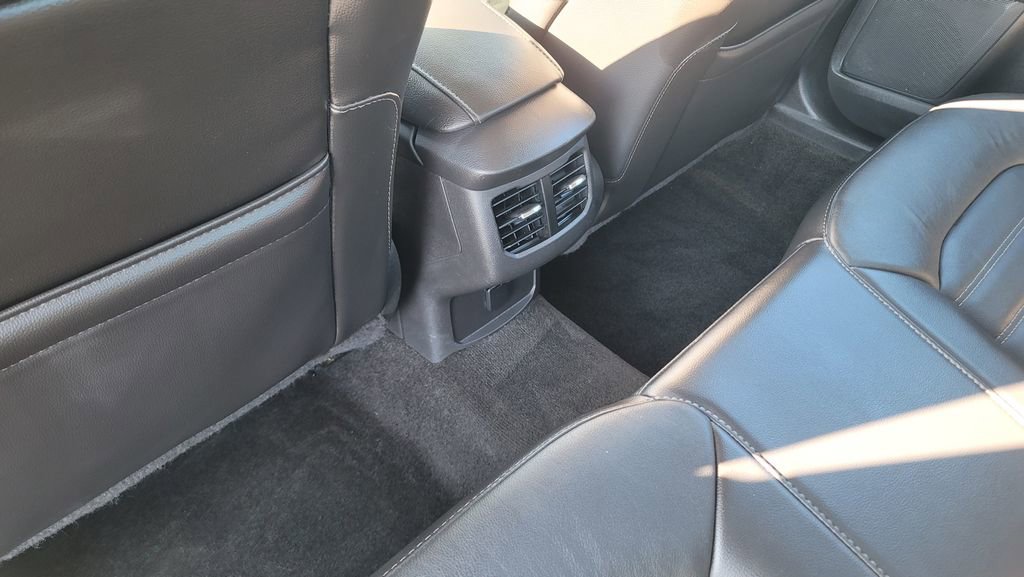Used 2015 Ford Fusion SE w/ Equipment Group 202A FWD image 26