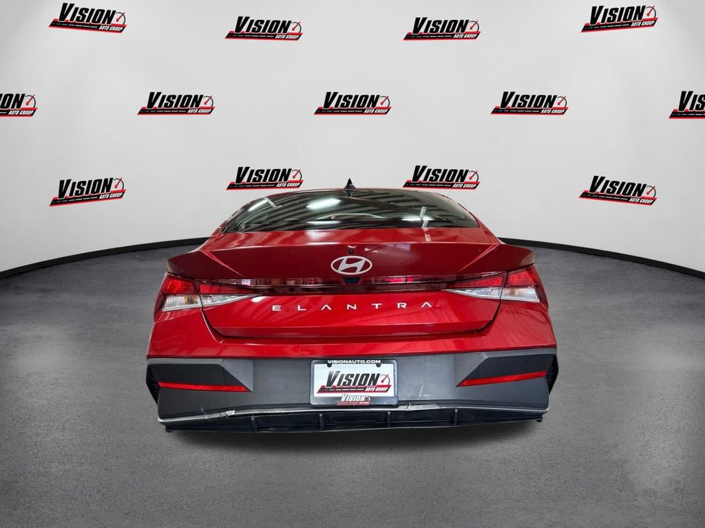 Used 2024 Hyundai Elantra SE image 6