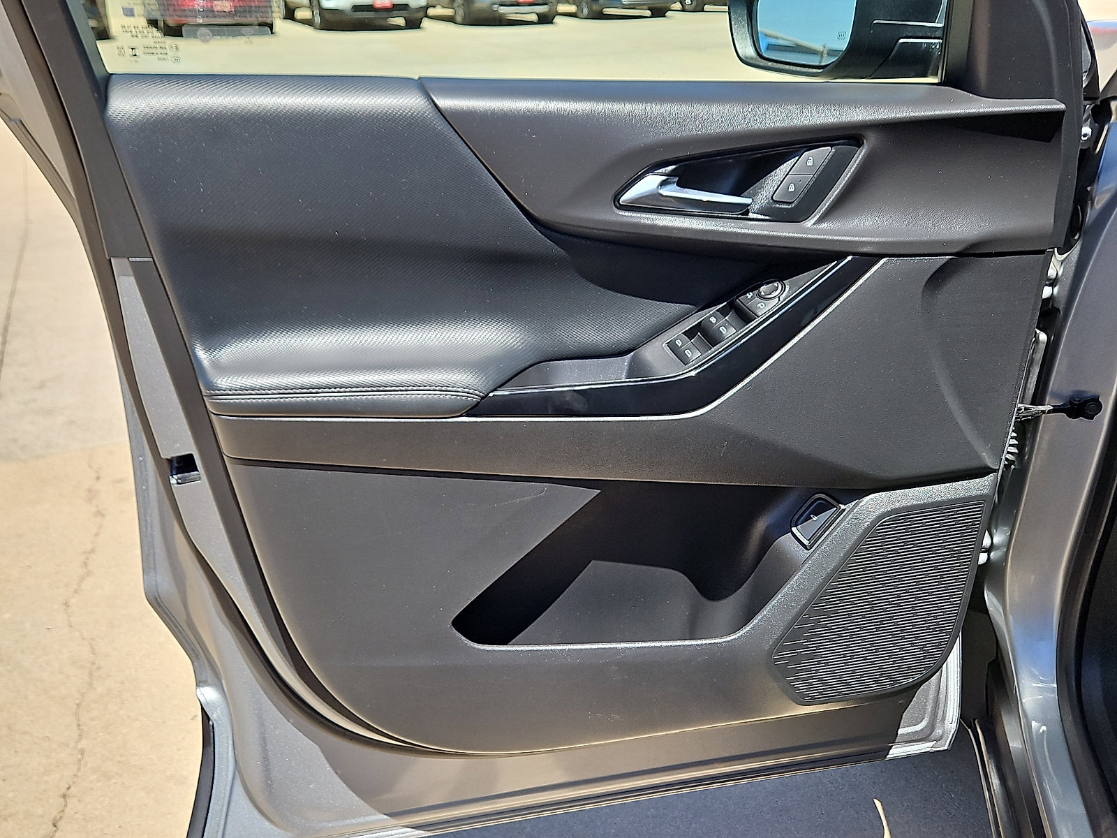 Used 2025 Chevrolet Equinox LT w/ Convenience Package II FWD image 13