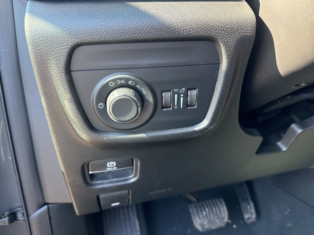 New 2026 Jeep Grand Cherokee Laredo image 16