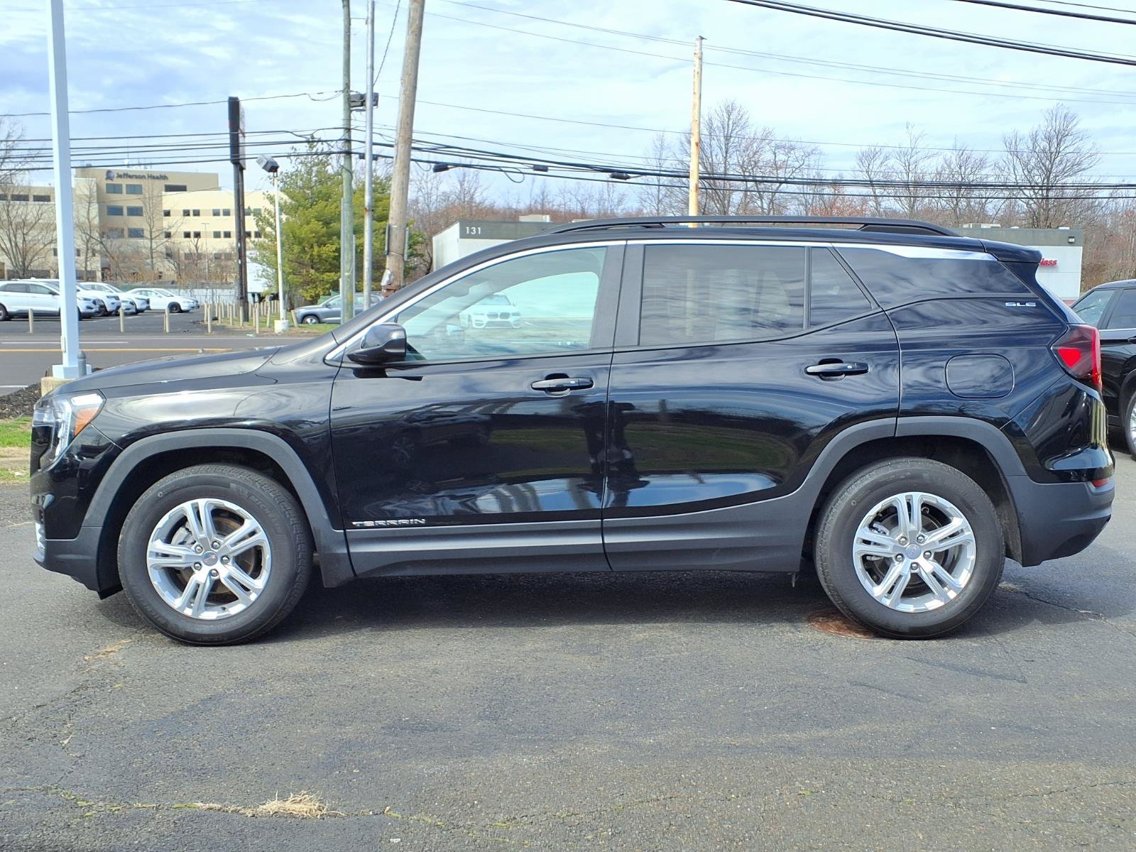 Used 2024 GMC Terrain SLE w/ Driver Convenience Package FWD image 7