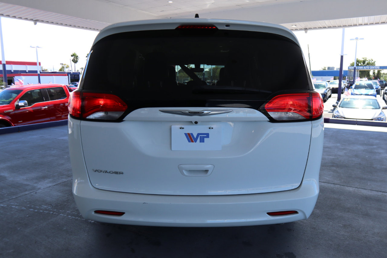 Used 2021 Chrysler Voyager Lxi image 7