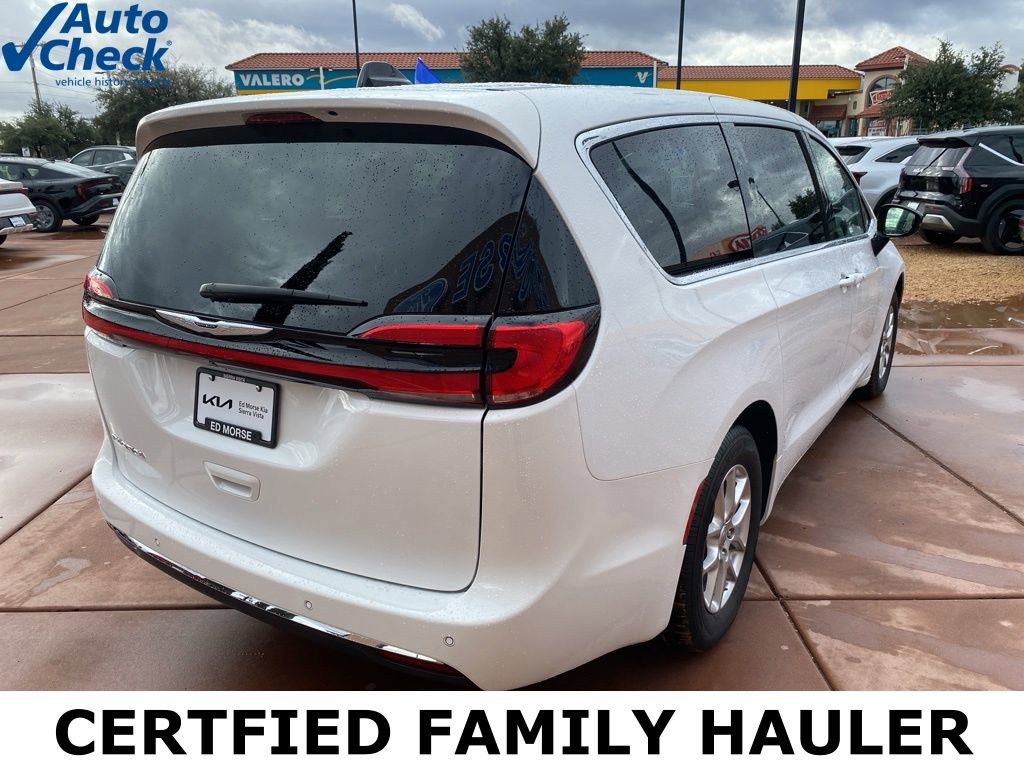 Used 2024 Chrysler Pacifica Touring-L FWD image 8