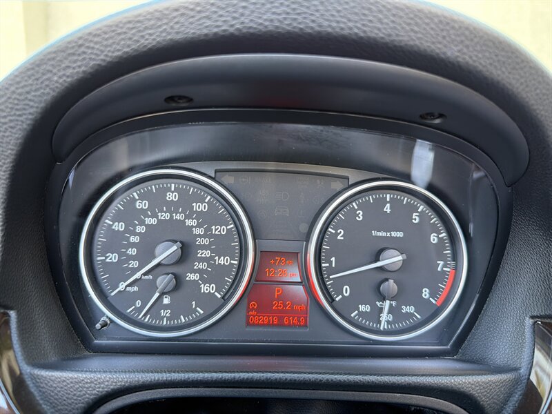 Used 2011 BMW 335i Convertible image 32