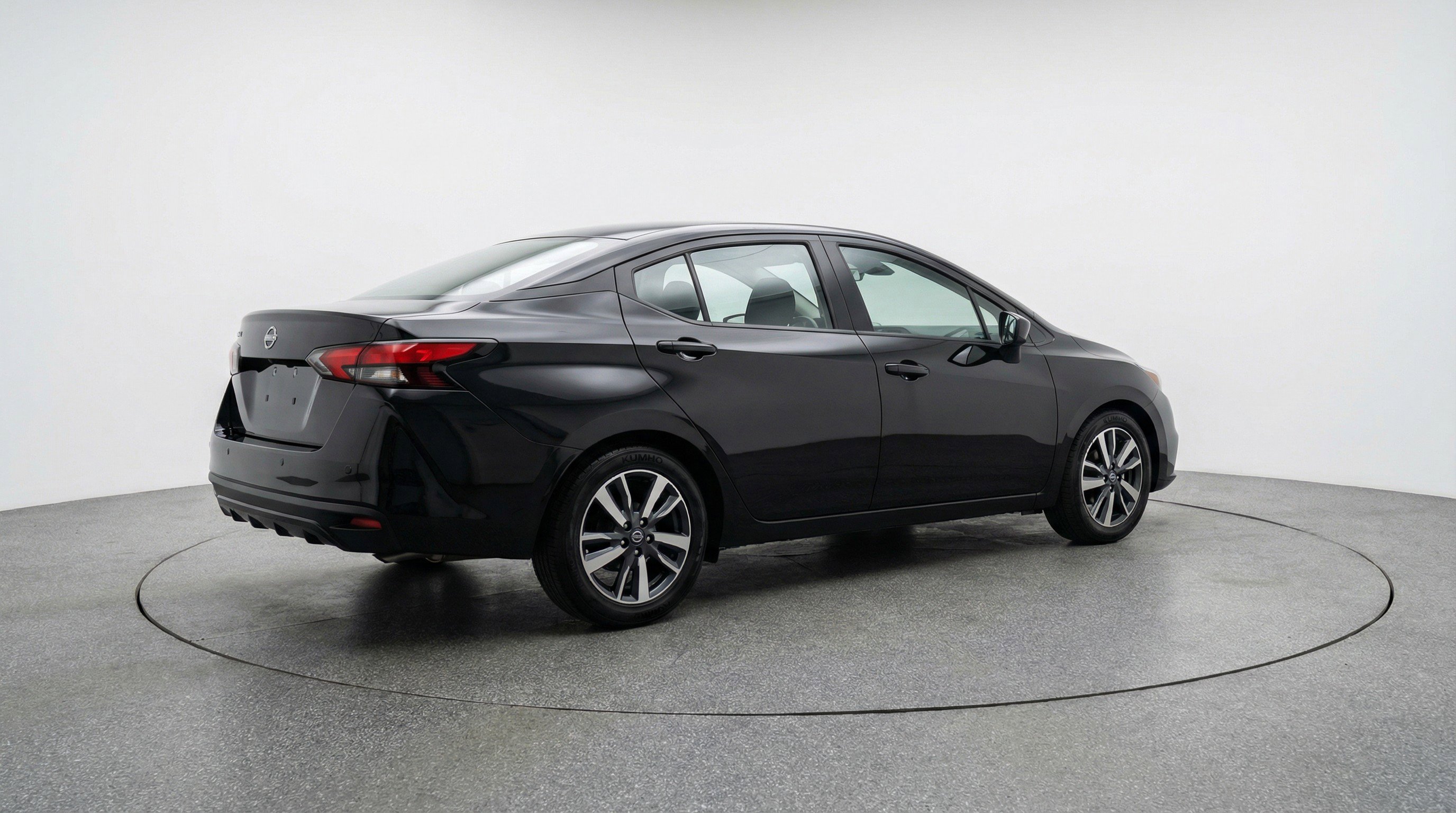 Used 2025 Nissan Versa SV image 9