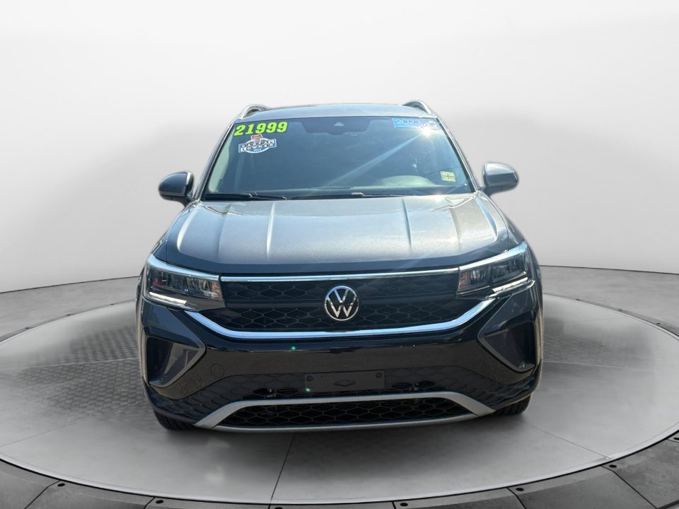 Certified 2023 Volkswagen Taos SE FWD image 2