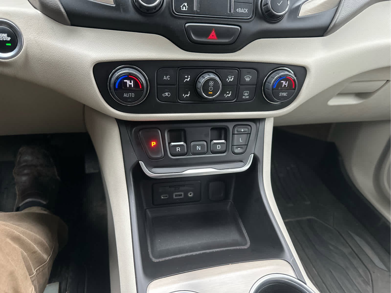 Used 2020 GMC Terrain Denali w/ Denali Premium Package AWD/4WD image 12