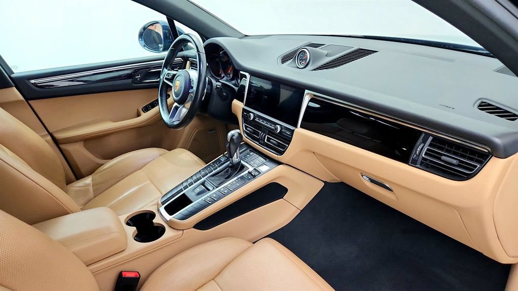 Used 2020 Porsche Macan w/ Premium Package Plus AWD/4WD image 24
