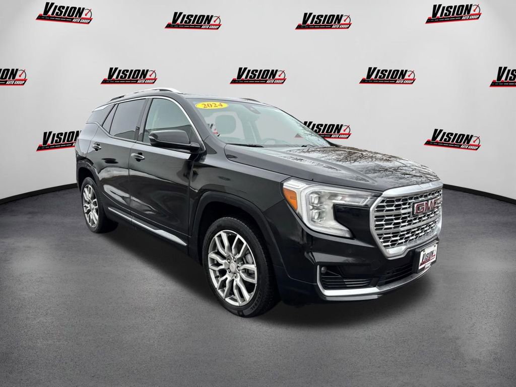 Used 2024 GMC Terrain Denali image 3