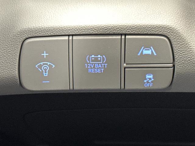 Used 2023 Hyundai Elantra Limited image 24