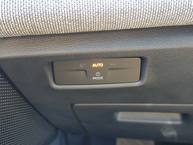 Certified 2025 Volkswagen Tiguan S image 31