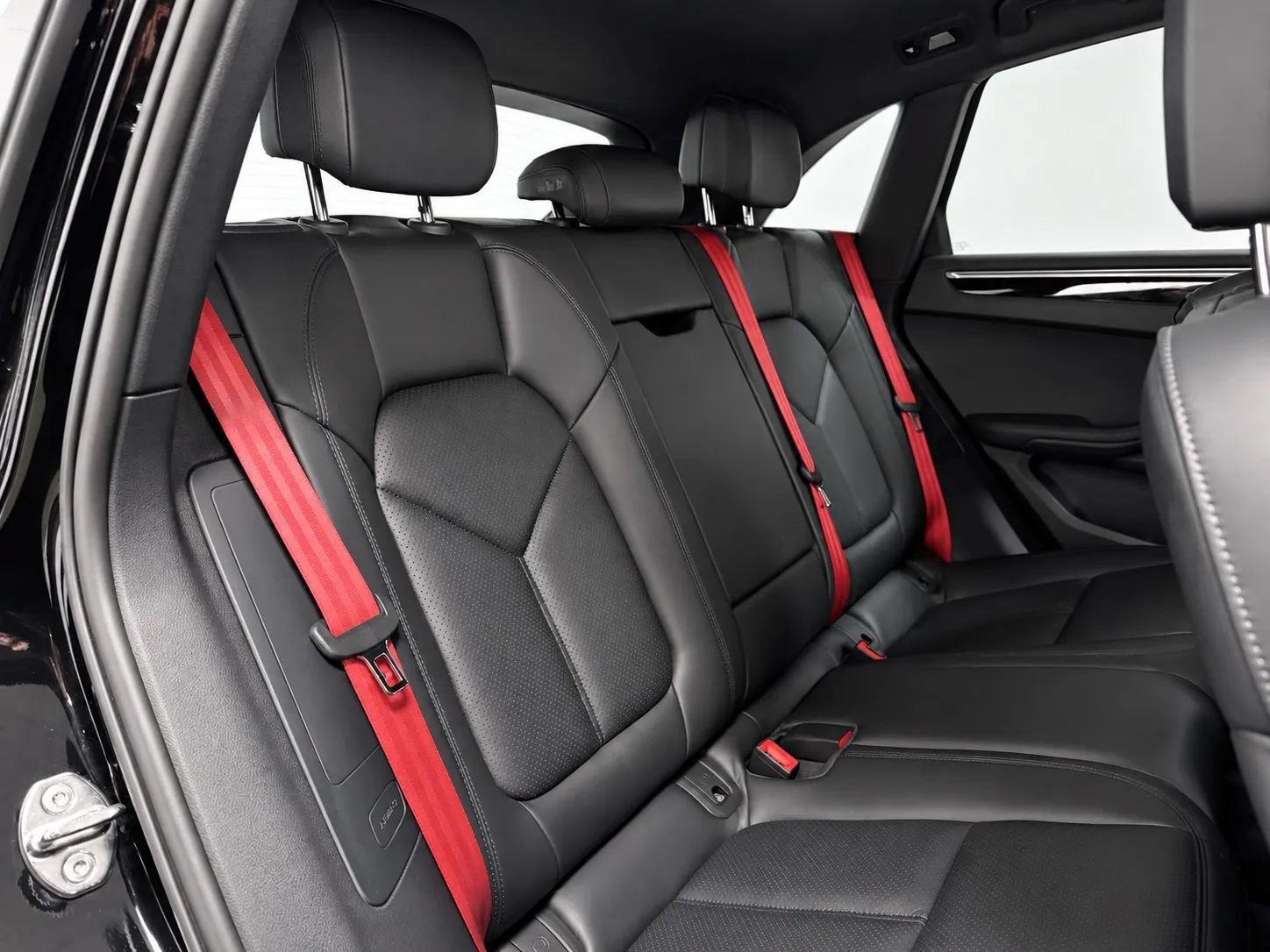 Used 2023 Porsche Macan S AWD/4WD image 22