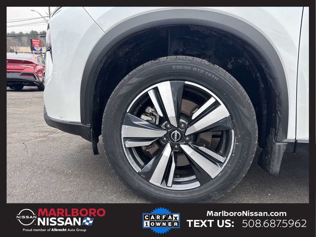 Certified 2025 Nissan Rogue SL w/ Tech Package image 11