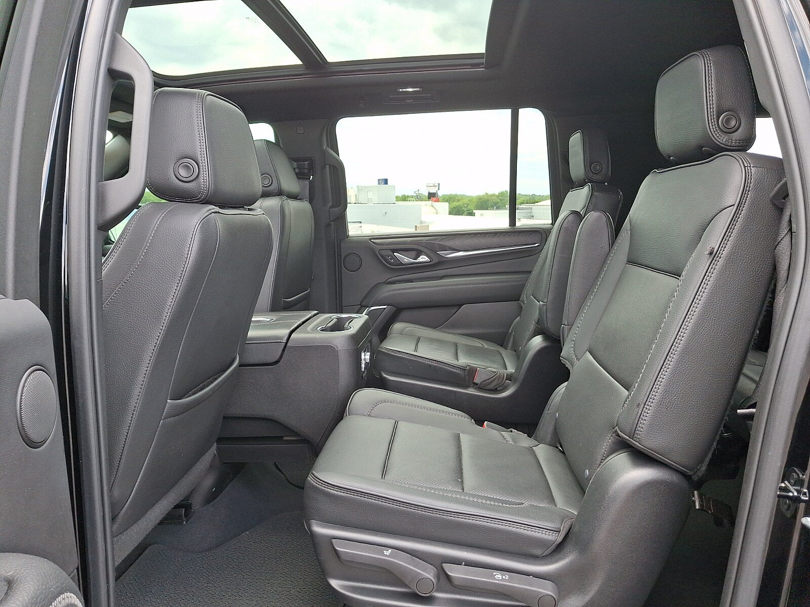 Used 2022 GMC Yukon XL Denali w/ Max Trailering Package AWD/4WD image 11