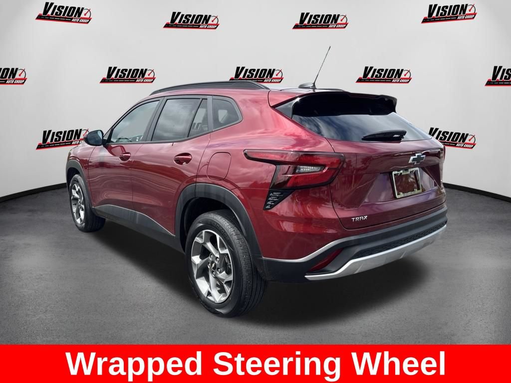 Used 2024 Chevrolet Trax LT w/ Driver Confidence Package FWD image 8