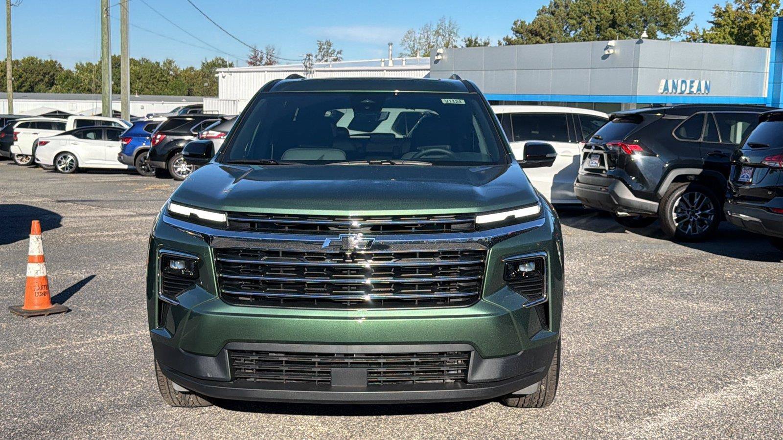 New 2027 Chevrolet Traverse LT w/ Driver Confidence Package FWD image 2
