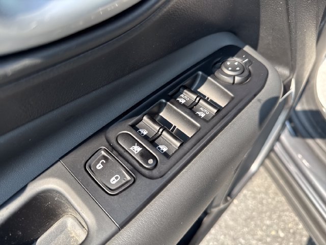 Used 2023 Jeep Renegade Limited w/ Sun/Sound Group AWD/4WD image 11