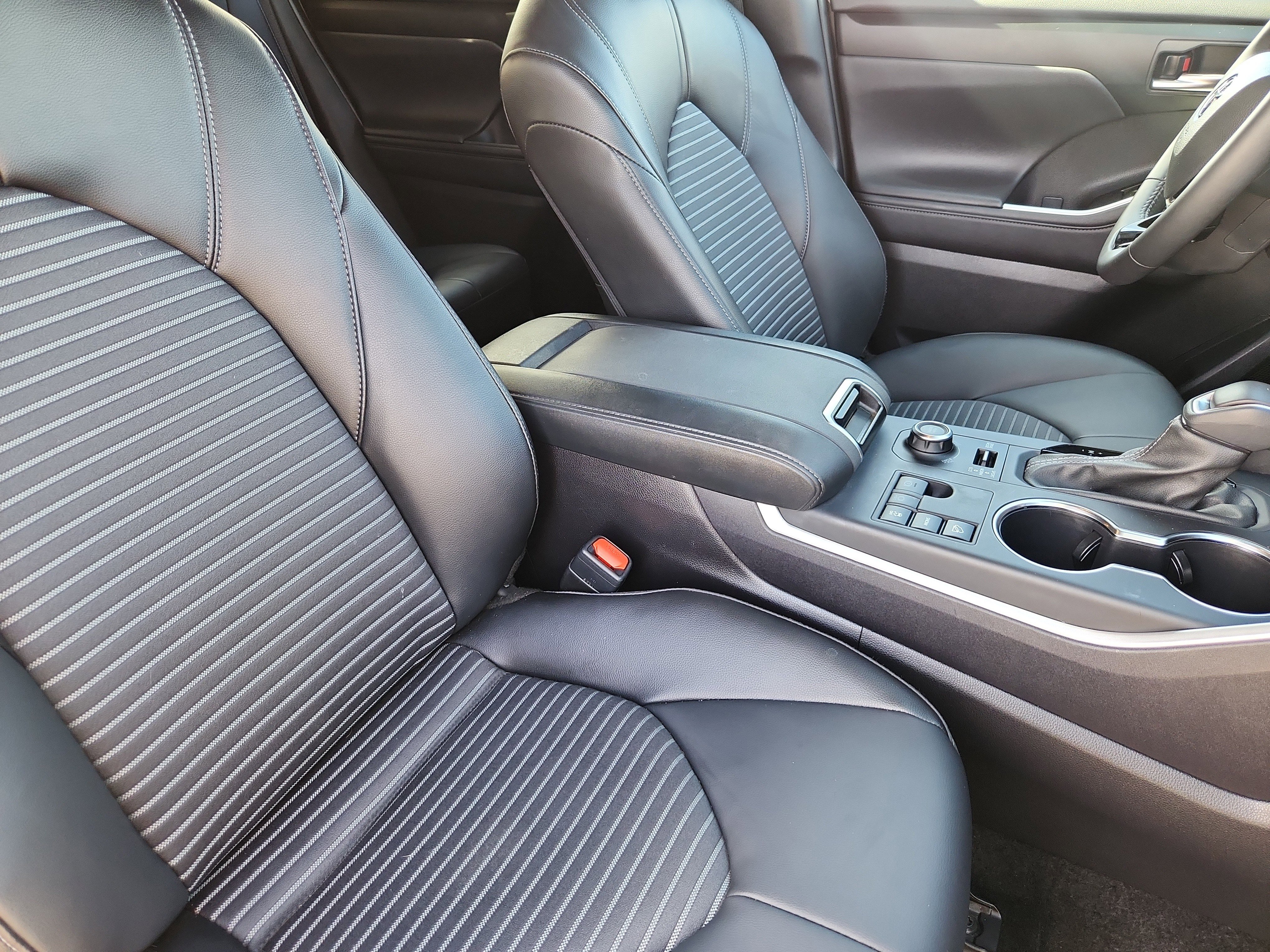 Certified 2025 Toyota Highlander XSE image 13