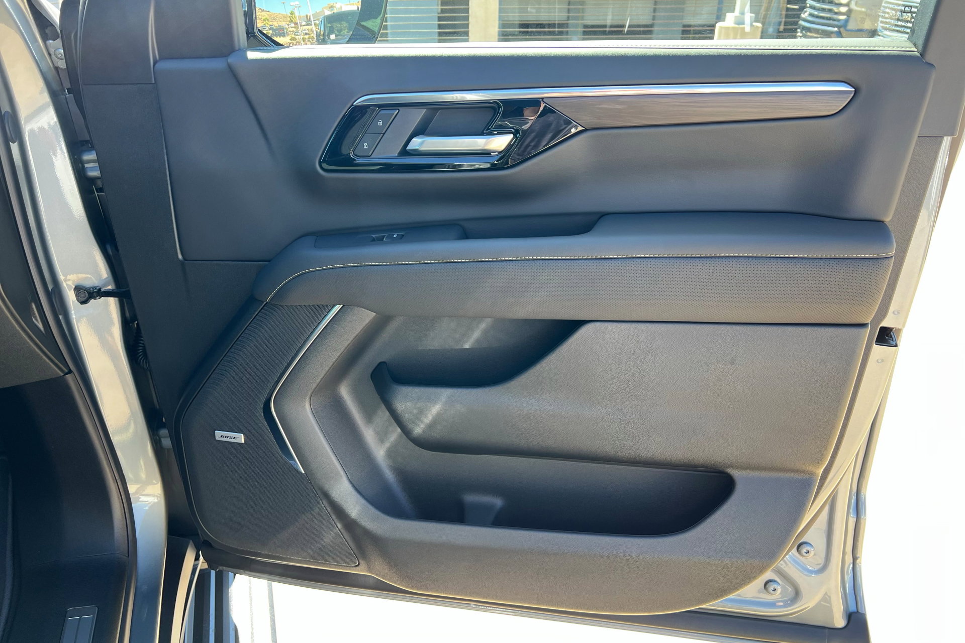 New 2026 Chevrolet Suburban Premier image 25