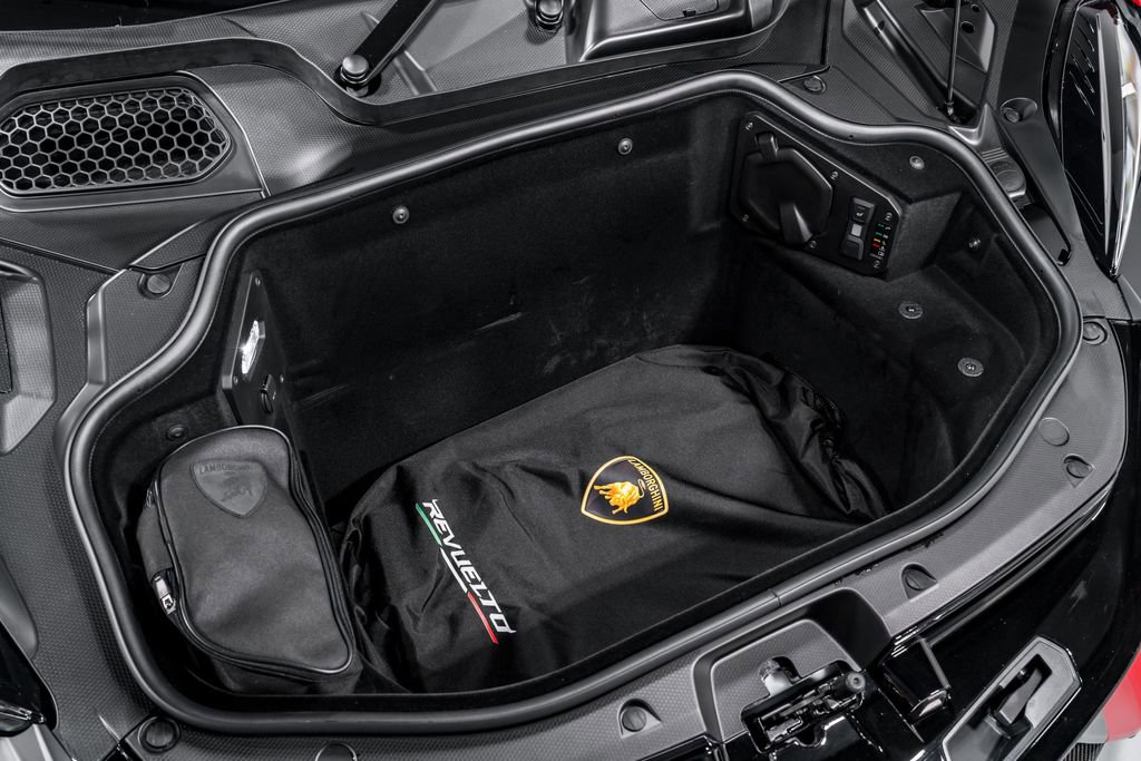 Used 2025 Lamborghini Revuelto image 42